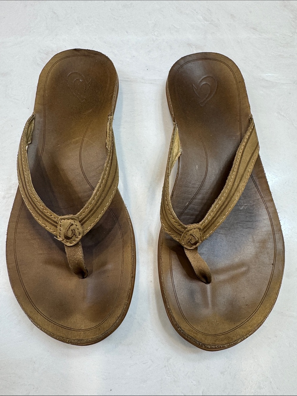 OluKai Women's Brown Thong Sandals - Classic Tan/Brown